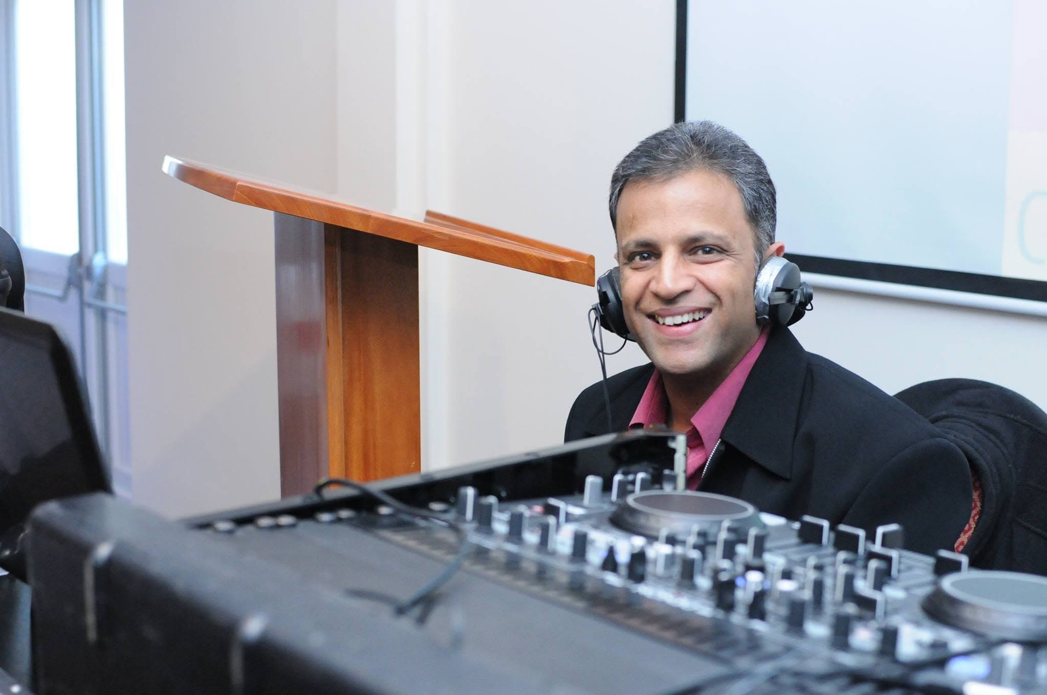 Surinder DJing live at a Kismet Entertainment event