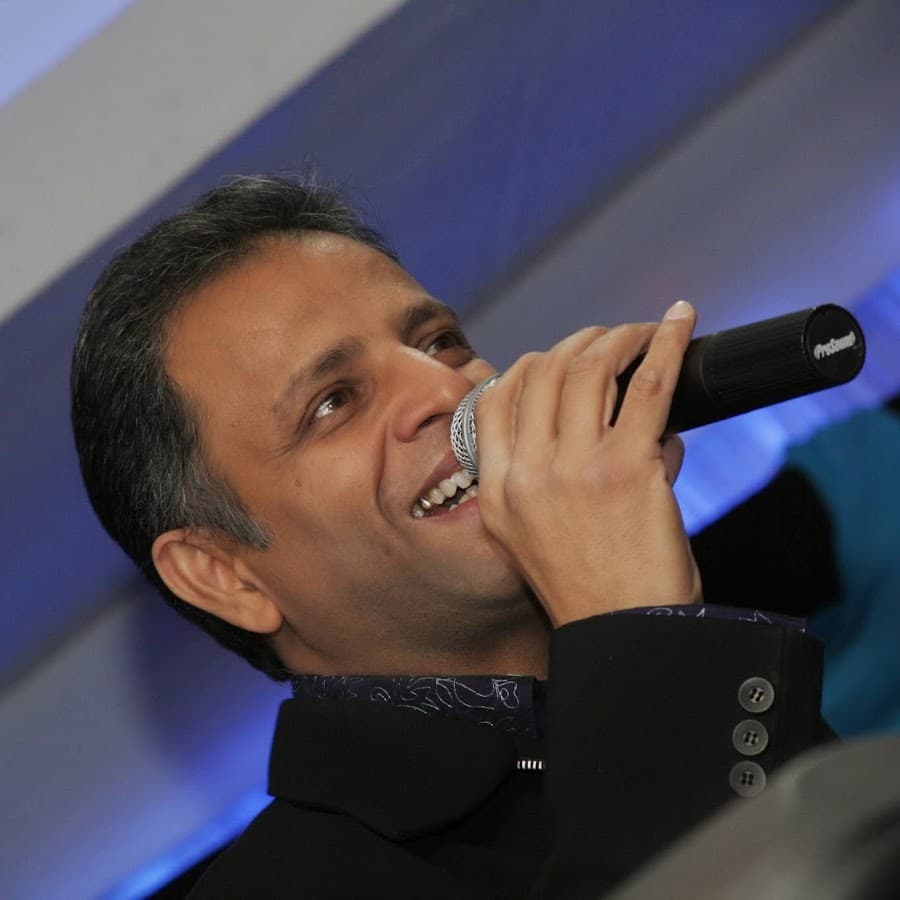 Surinder, DJ & Singer at Kismet Entertainment